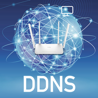 Fehér router antennákkal, hálózati vonalakkal ellátott földgömb grafikával, 'DDNS' felirattal.