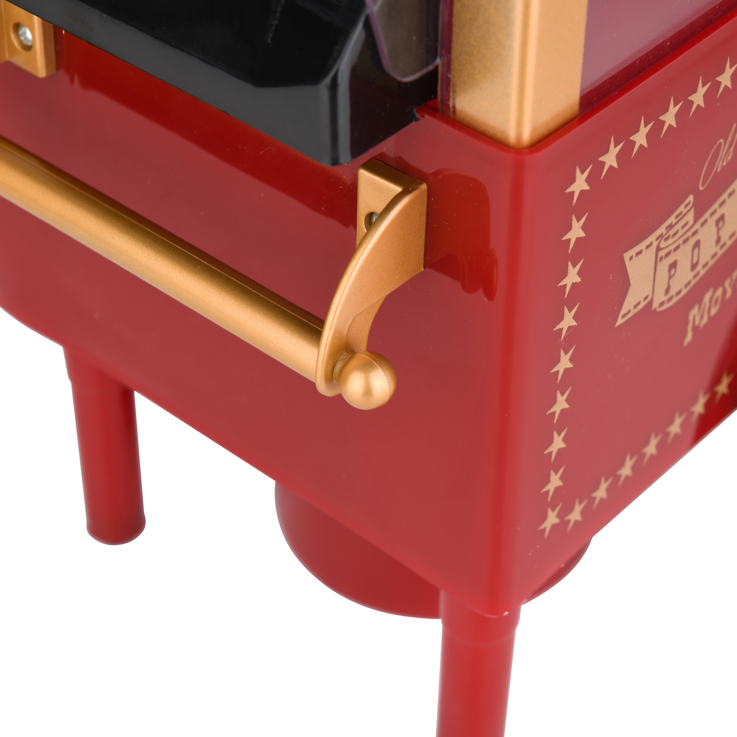 Primer plano de una máquina de palomitas roja con detalles dorados y estrellas.