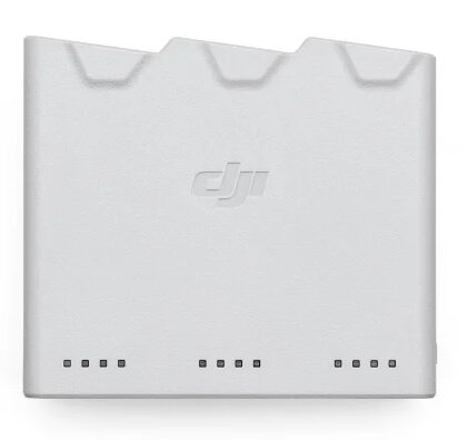 Biała stacja ładująca DJI z trzema slotami. Widoczne logo DJI.