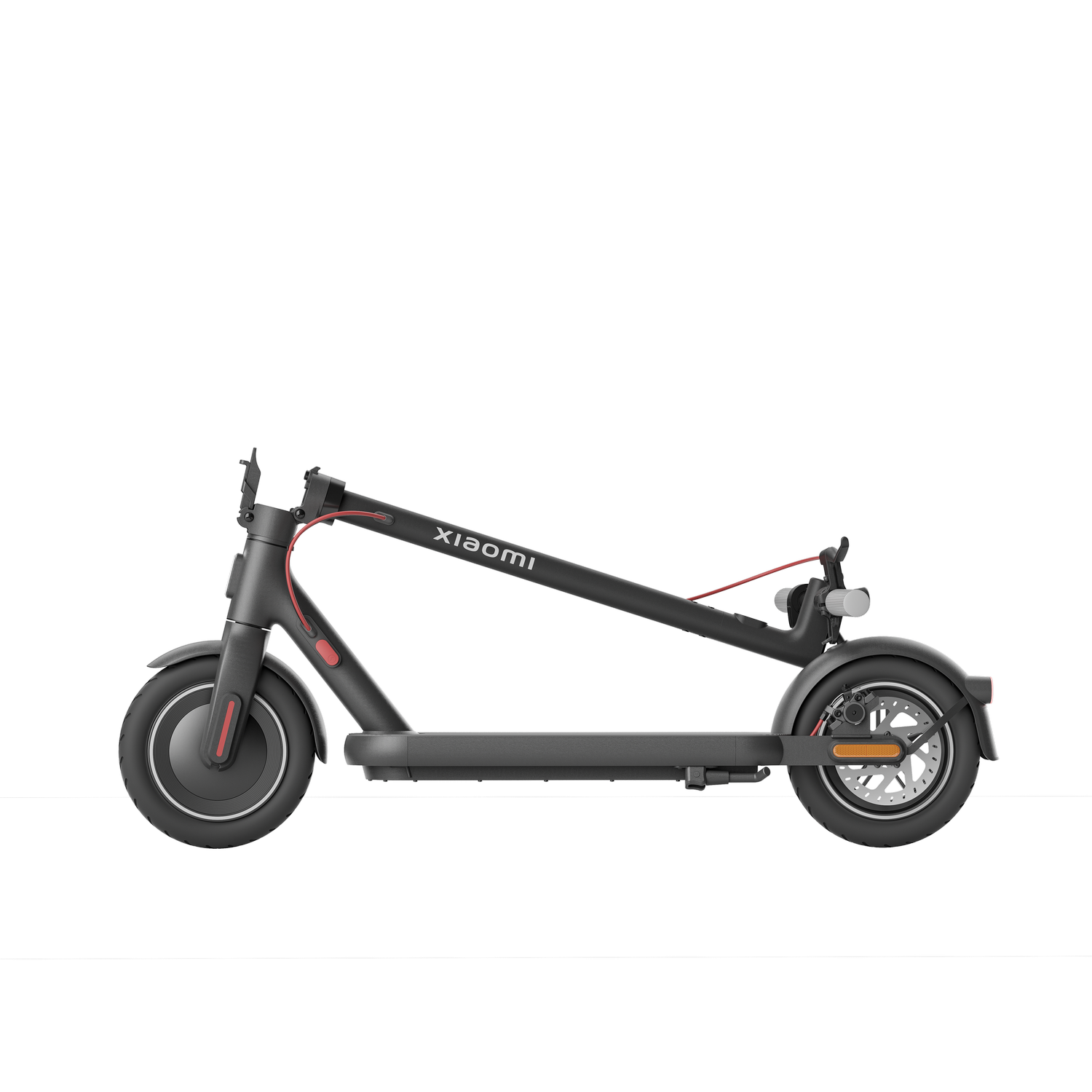 Un patinete eléctrico negro sobre fondo negro, visto de lado.