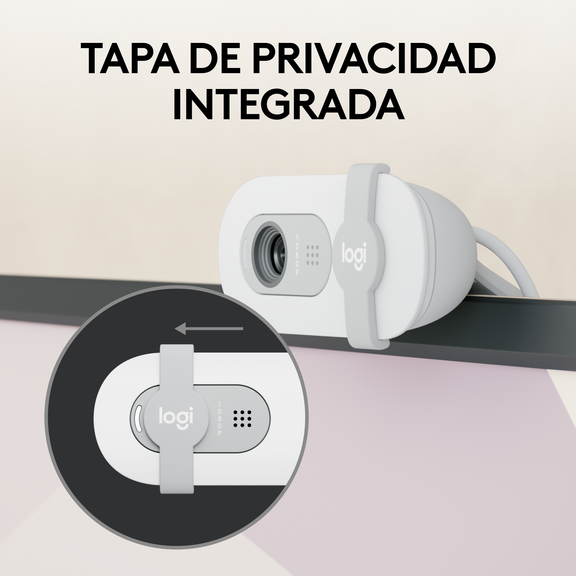 Webcam Logitech blanca con tapa de privacidad integrada, vista de cerca.