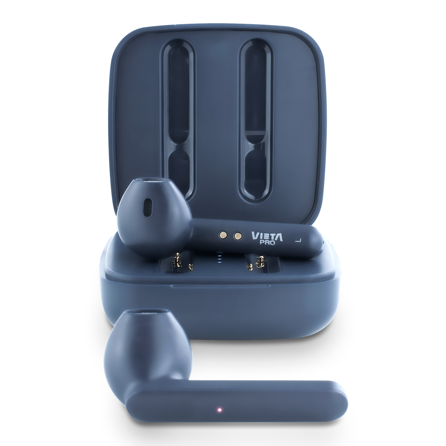 Un par de auriculares inalámbricos azules y su estuche de carga abierto, en una superficie blanca.