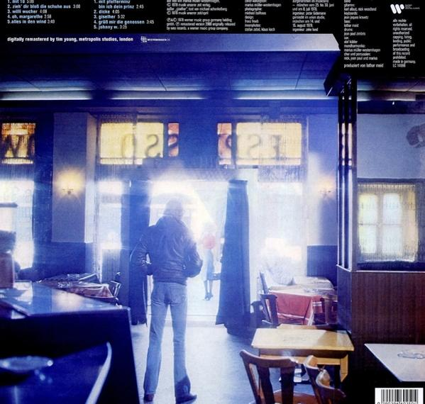 Rückseite eines Schallplatten-Albumcovers, zeigt einen Mann in einer Bar, mit Tischen und Fenstern.