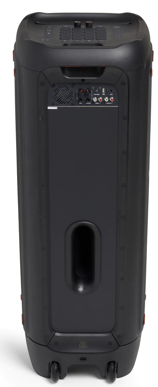 Czarny głośnik z pomarańczowymi akcentami. Pokazuje tył z wejściami i kółkami na dole.