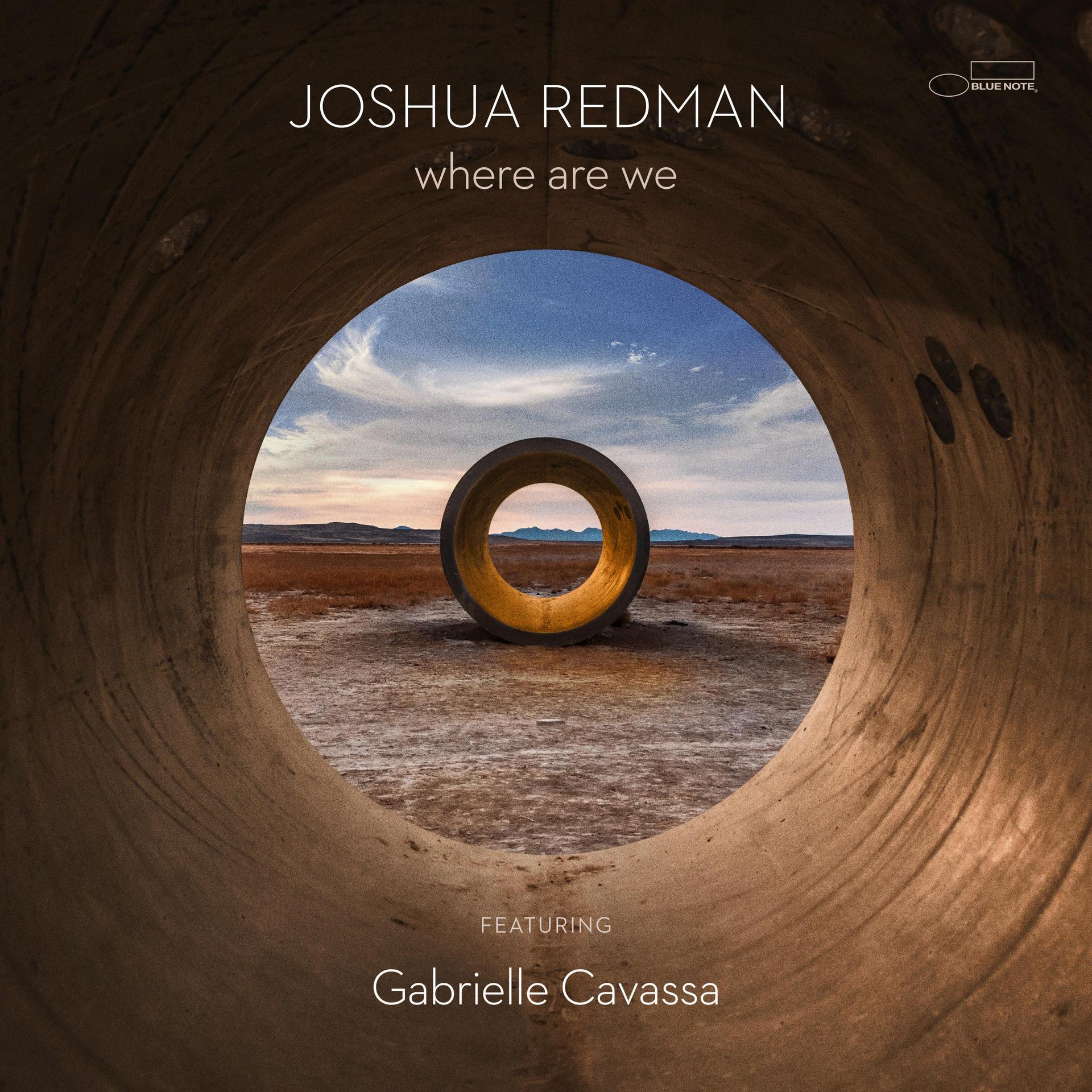 Egy művészi kép egy alagútról, a "Joshua Redman" szavakkal.