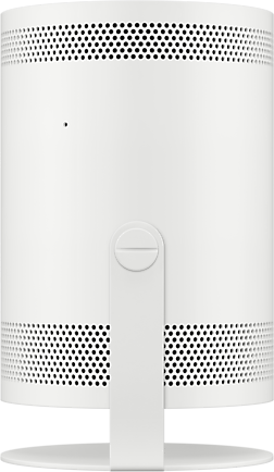 Fehér hengeres hangszóró állvánnyal a hátulján. A hangszórón lyukak és egy gomb van.