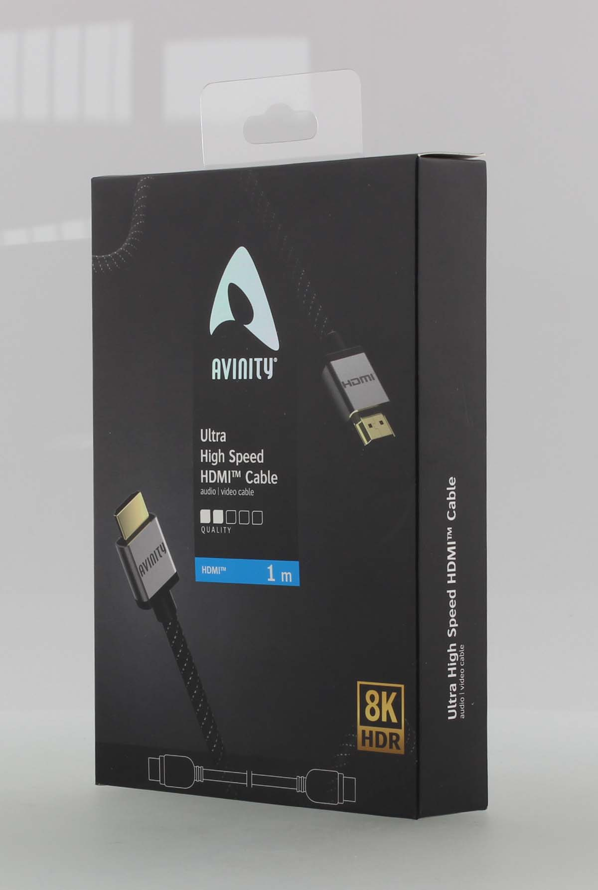 Caja en blanco y negro con una imagen de cable HDMI y la marca AVINITY.