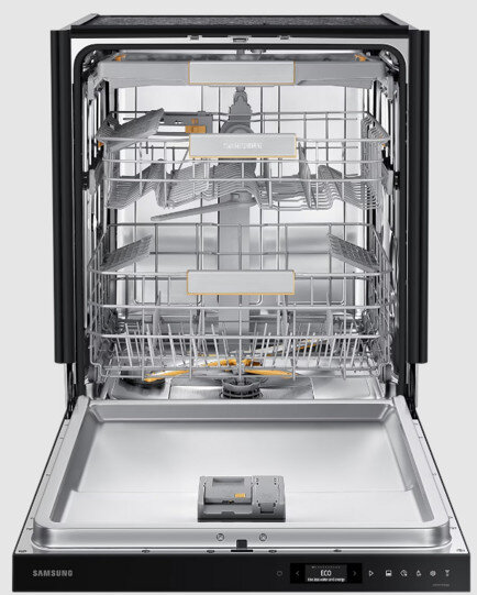 Dwie poduszki na uszy Razer, czarna z logo i zielona.