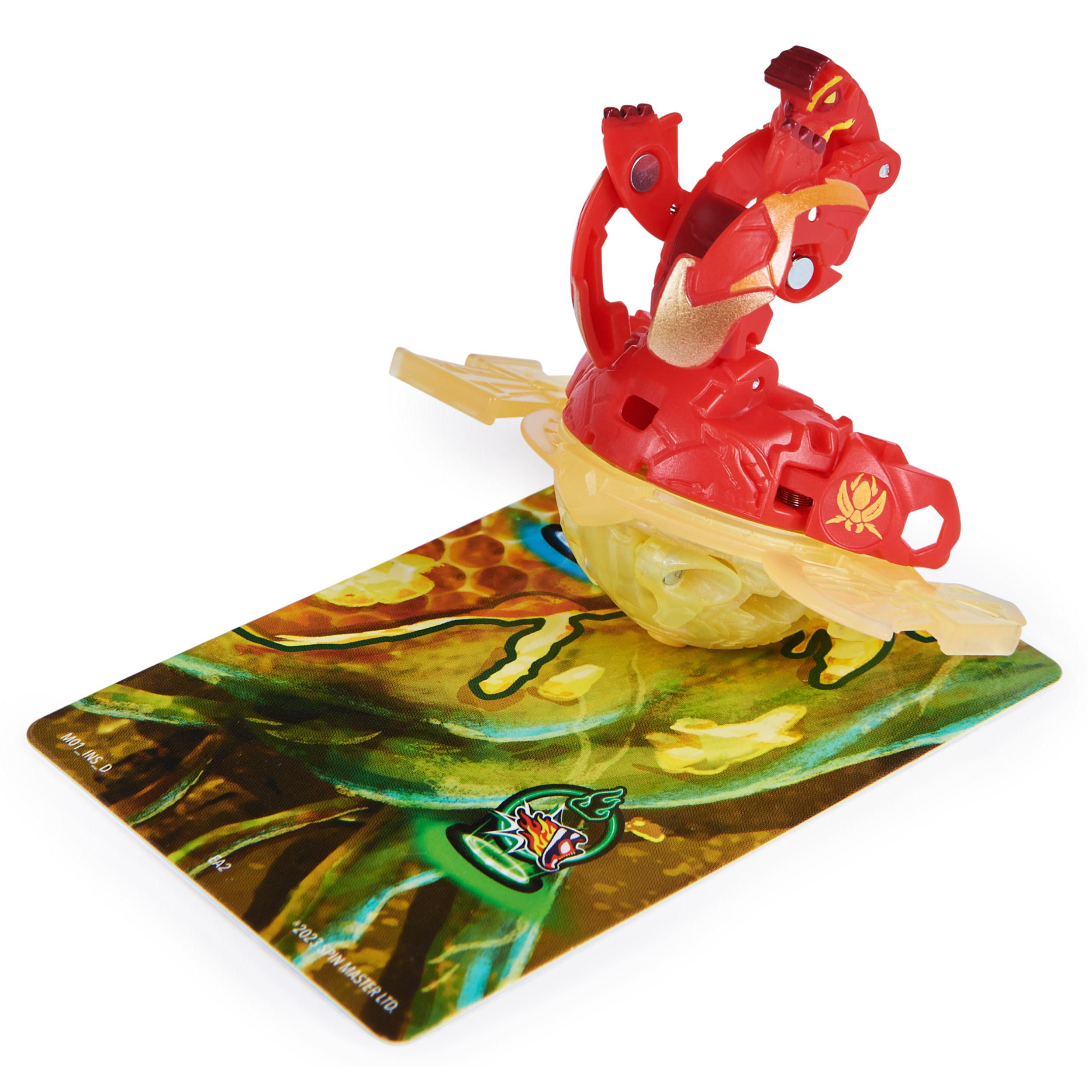 Ein roter und gelber Spielzeugroboter sitzt auf einer Karte, mit einem Feuerlogo.
