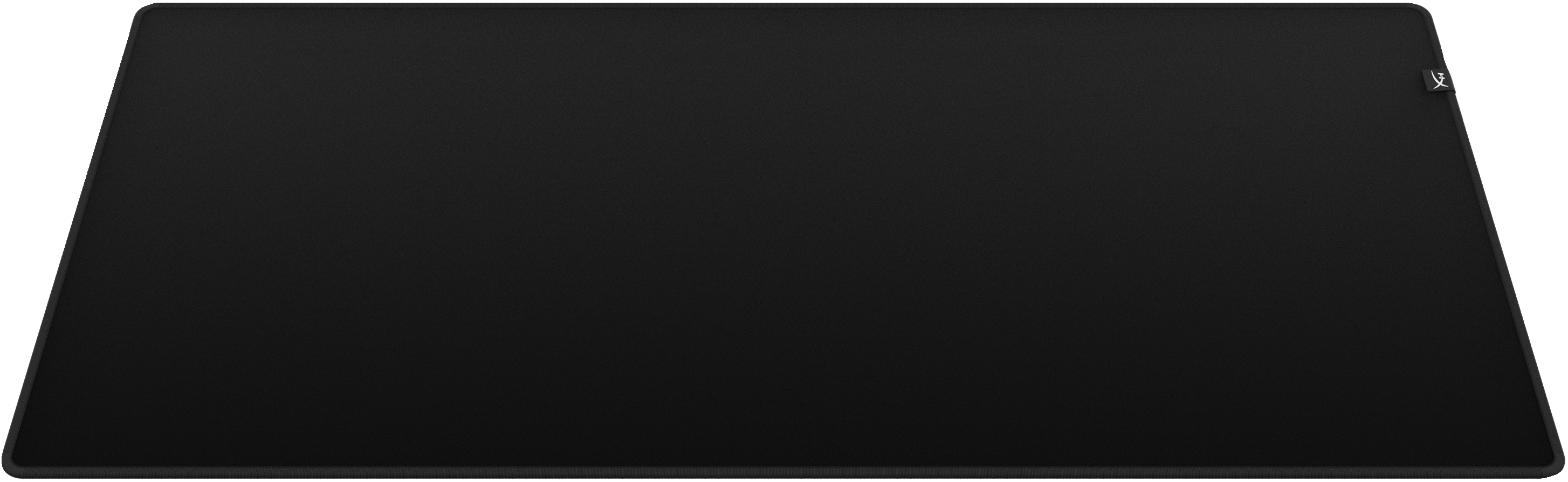 Ein großes, schwarzes rechteckiges Mousepad mit abgerundeten Ecken. Ein kleines weißes Logo befindet sich oben rechts.
