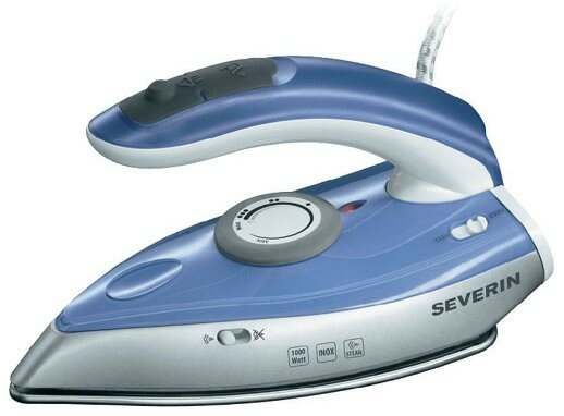 Niebieskie i srebrne żelazko. Uchwyt jest biały, a na górze znajdują się przyciski.