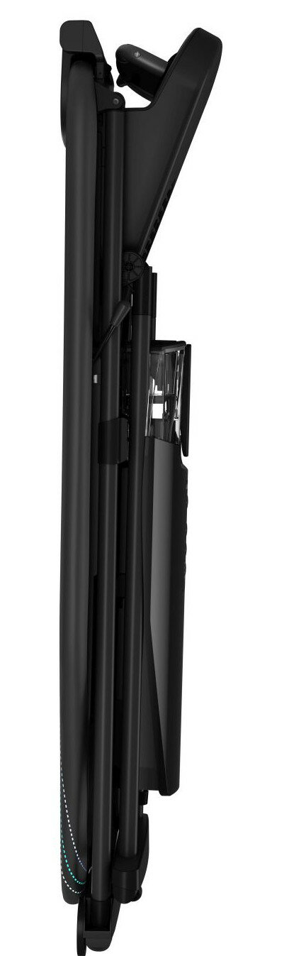 Złożona deska do prasowania, w kolorze czarnym, na białym tle.