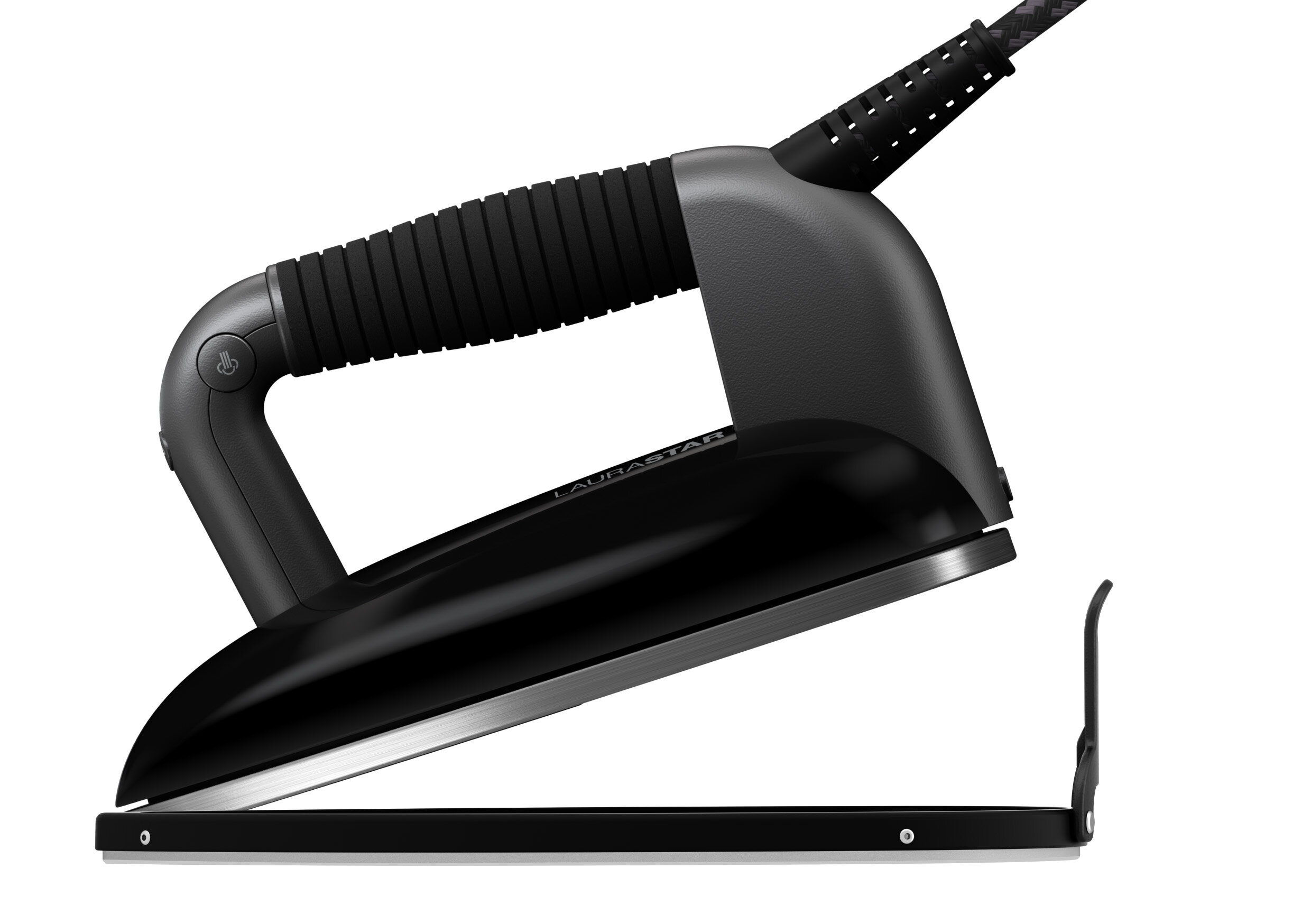 Żelazko na stojaku, czarne i szare. Widoczny uchwyt, zakrzywiona podstawa i przewód.