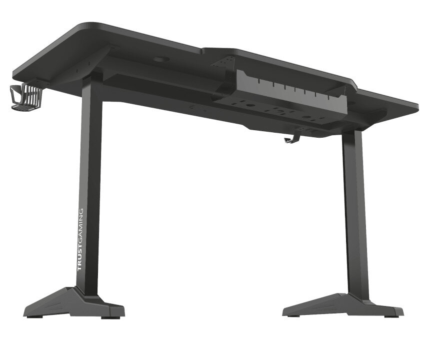 Czarny stół gamingowy, widok od spodu, z uchwytem na kubek i zarządzaniem kablami. Białe tło.