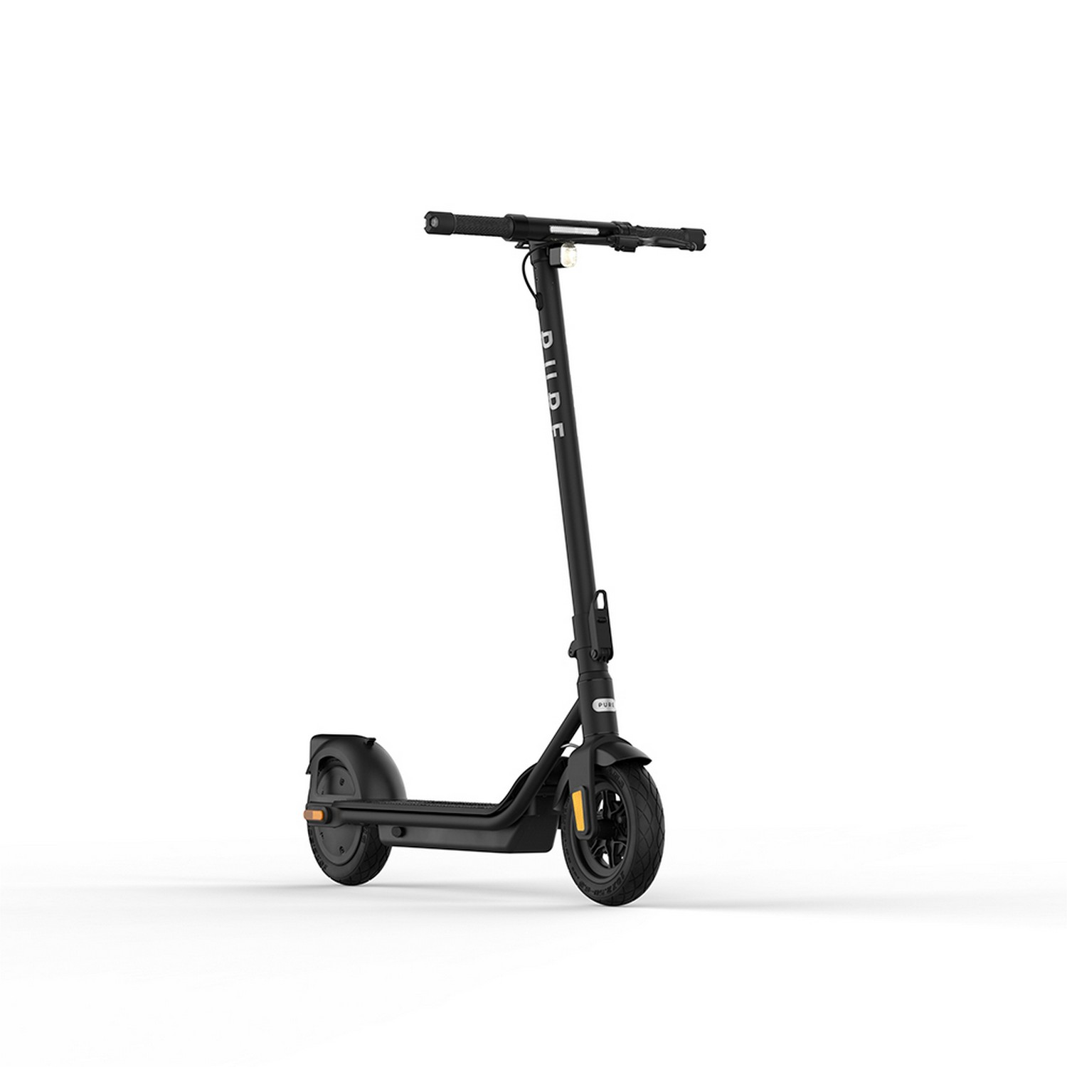 Zwarte elektrische scooter, witte achtergrond, vooraanzicht.