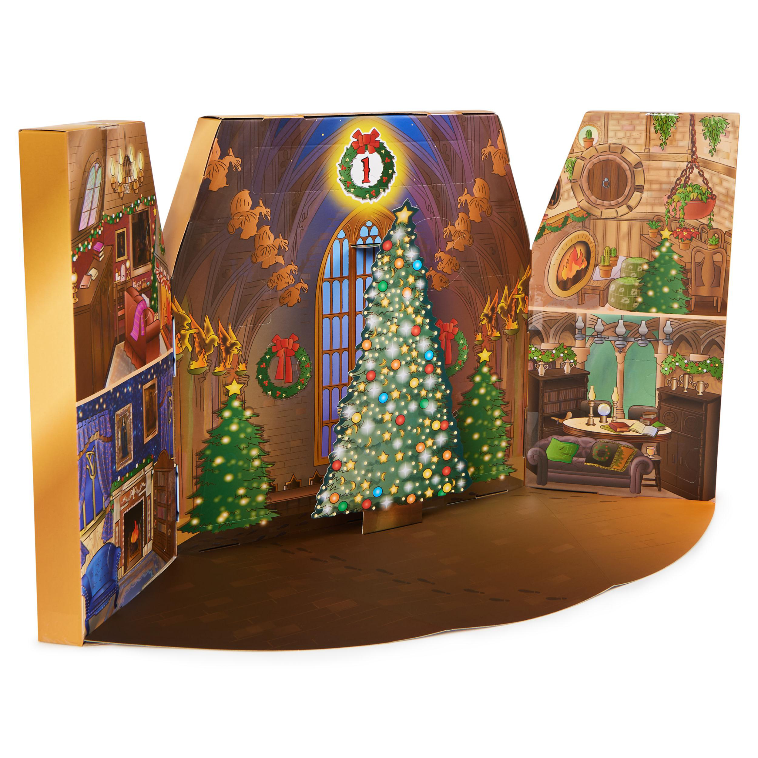 Weihnachts-Diorama mit einem geschmückten Baum in einem Raum, umgeben von anderen Räumen.