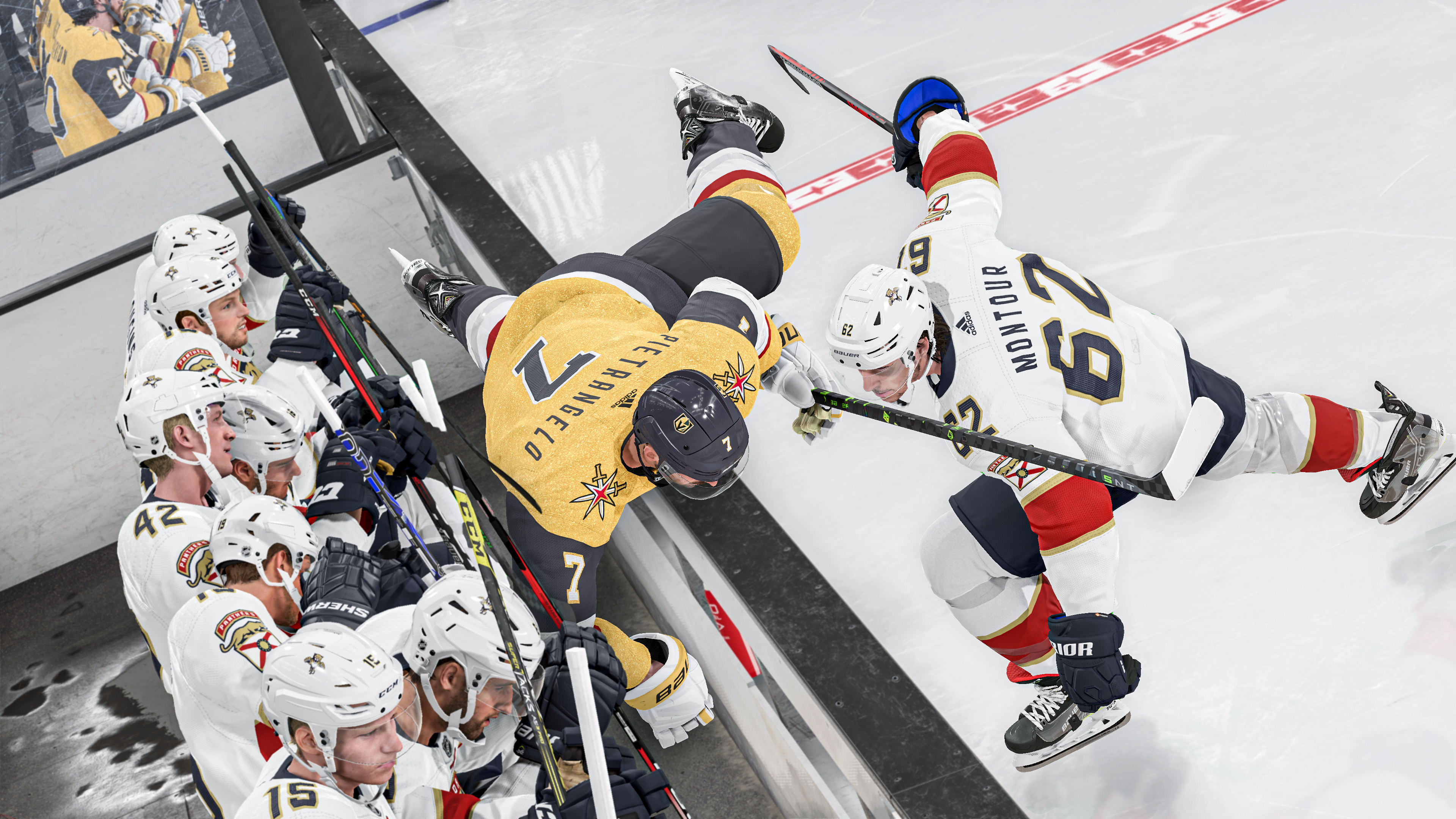 Eishockeyspieler in Aktion. Ein Spieler fällt, andere schauen zu. Eisbahn im Hintergrund.