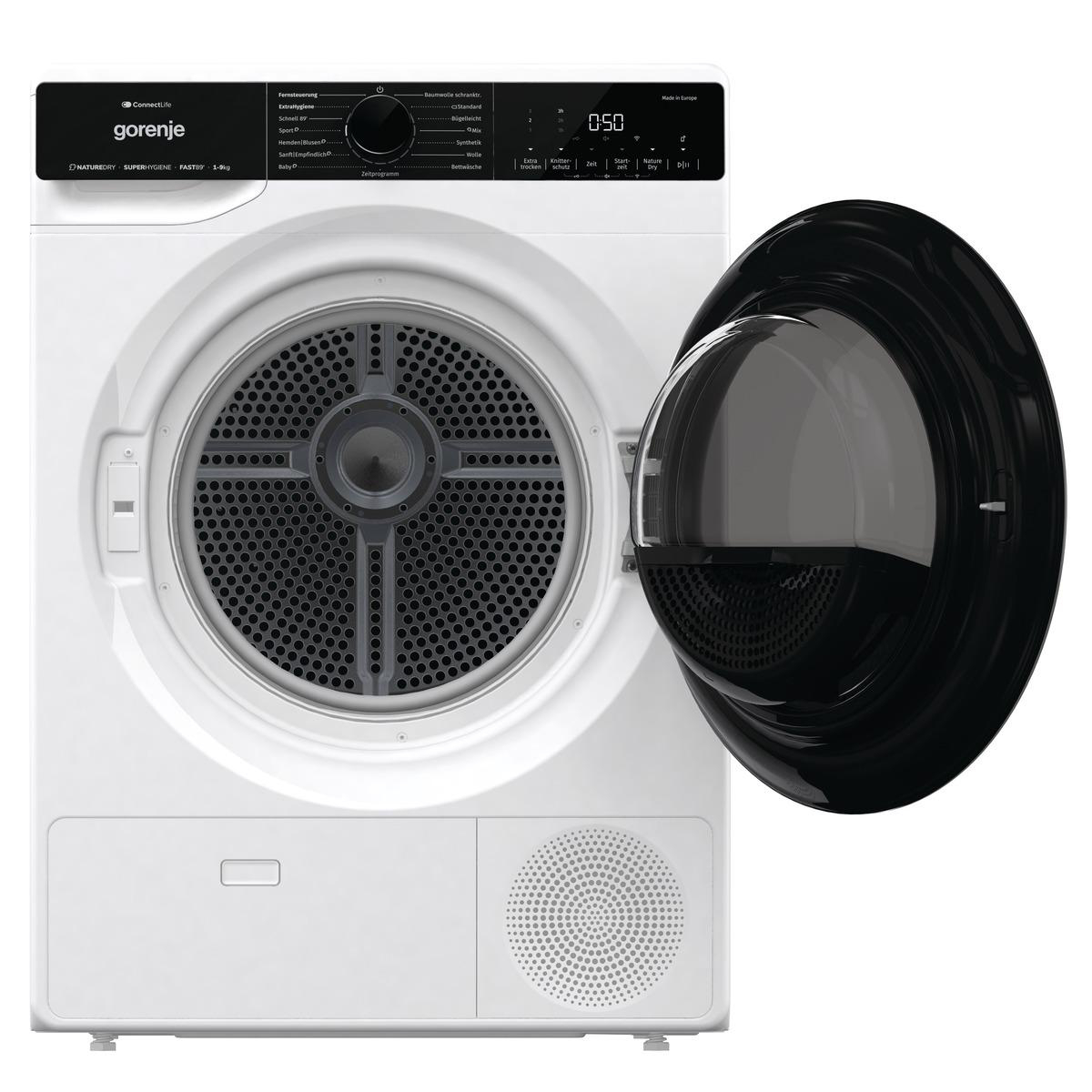 Ein weißer Gorenje Trockner mit offener Tür. Schwarzer Innenraum, weißes Äußeres.