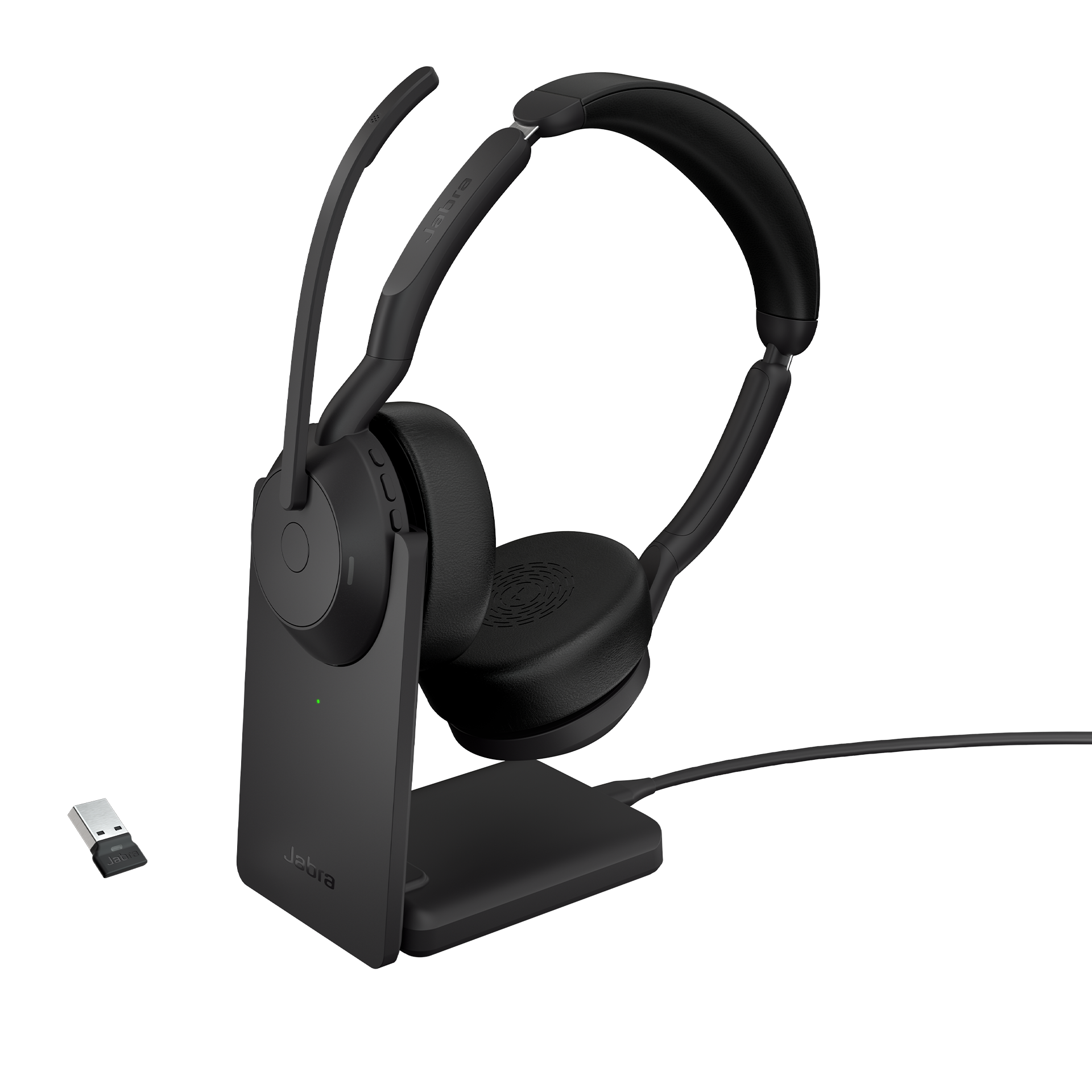 Schwarzes Jabra-Headset mit Ladestation und USB-Adapter. Schwarzer Hintergrund.