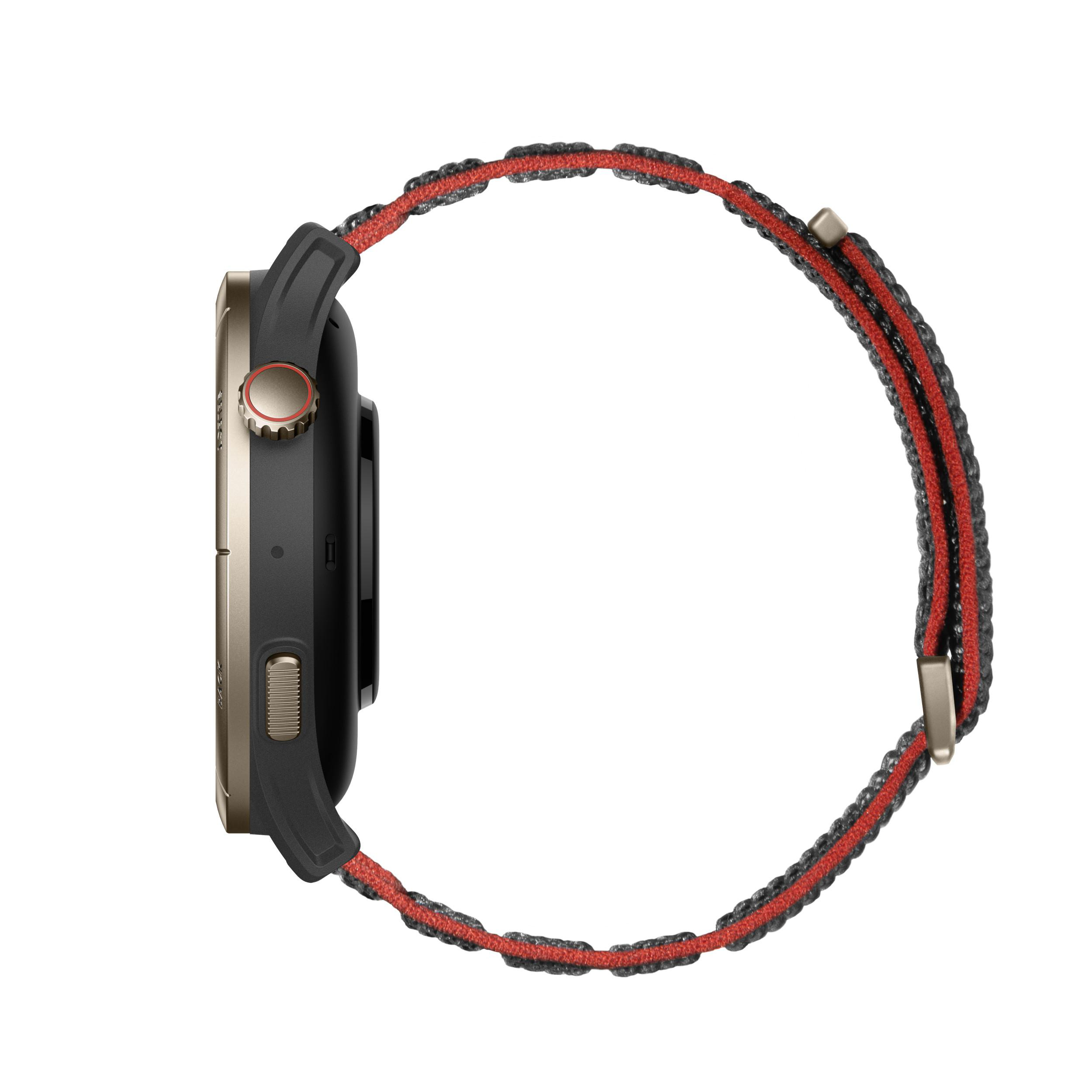 Smartwatch an einem rot-schwarzen Armband, goldfarbenes Gehäuse, Seitenansicht.
