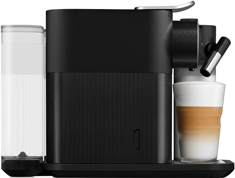 Czarny ekspres do kawy ze szklanką latte obok.