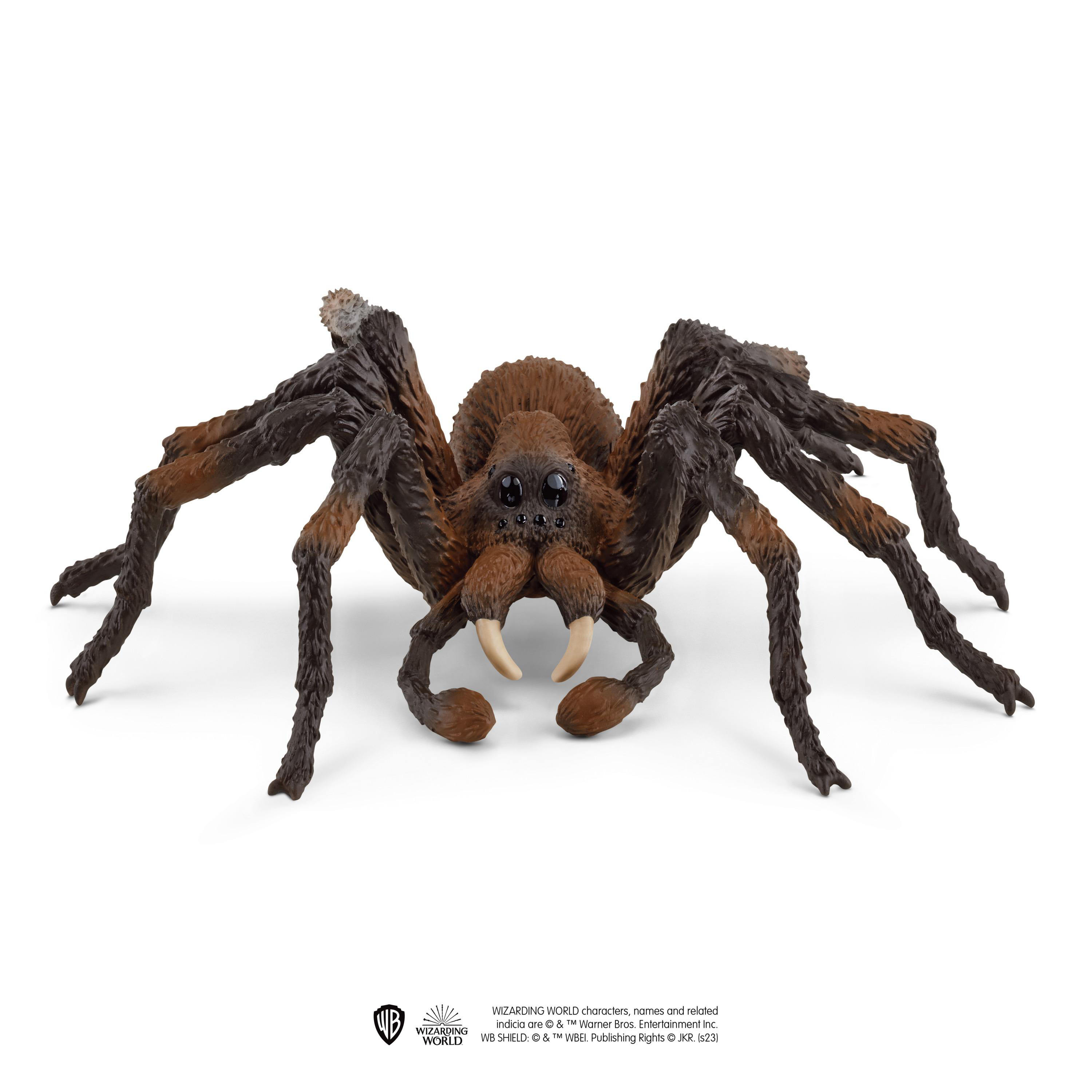Eine große, braune Spinne mit vielen Beinen, Fangzähnen und Augen, isoliert auf weißem Grund.