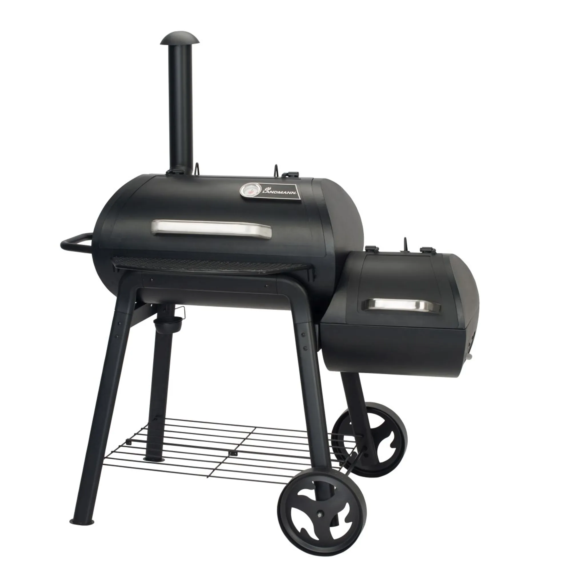 Fekete Landmann füstölő grill. Ovális forma kéménnyel, két kerékkel és egy oldalsó dobozzal.