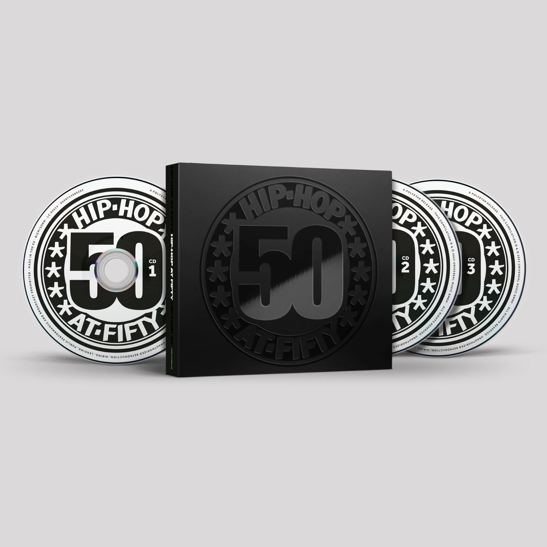 Eine schwarze Box mit Musik-CDs mit der Aufschrift 'HIP-HOP 50'.