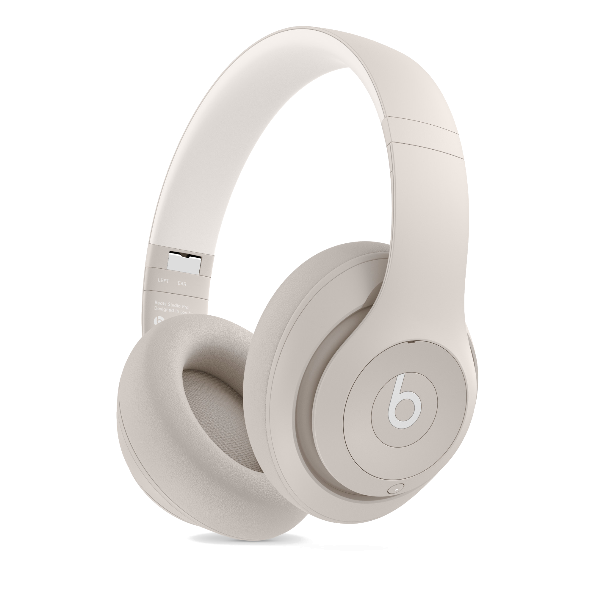 Açık bej renginde Beats Studio kulaklık. Kulaklıkta beyaz Beats logosu. Beyaz arka plan.