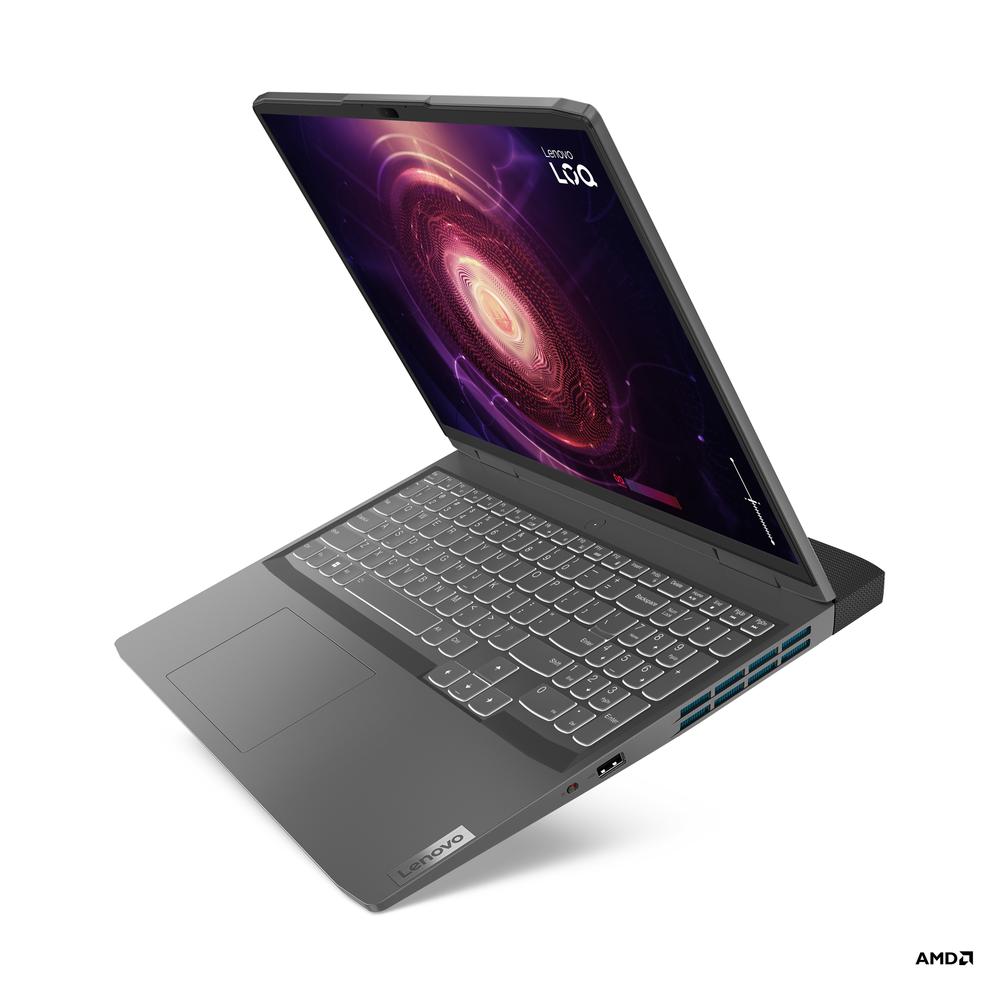 Siyah bir yüzey üzerinde, hafif açılı, Lenovo logosu görünen bir dizüstü bilgisayar.