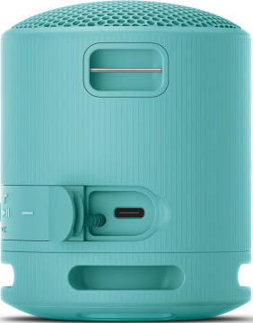 Primo piano di un altoparlante portatile ciano con pulsanti e una porta USB-C sulla base.