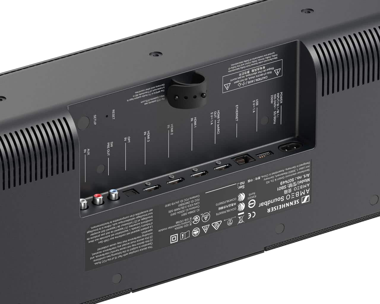 Egy soundbar hátlapjának közeli képe, csatlakozókkal.