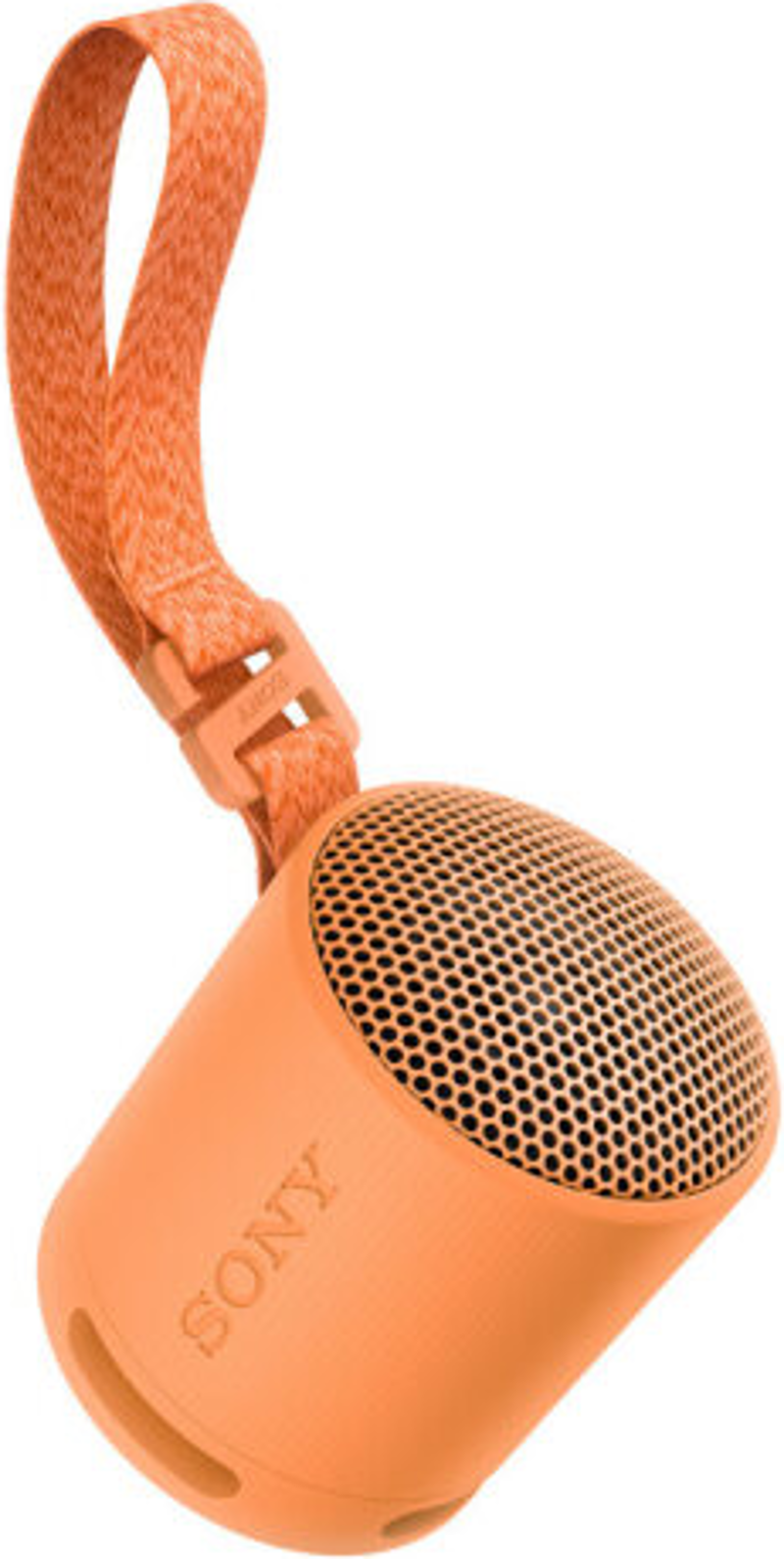 Un haut-parleur Sony orange avec une boucle, incliné, sur fond blanc. Le haut-parleur a une maille noire.