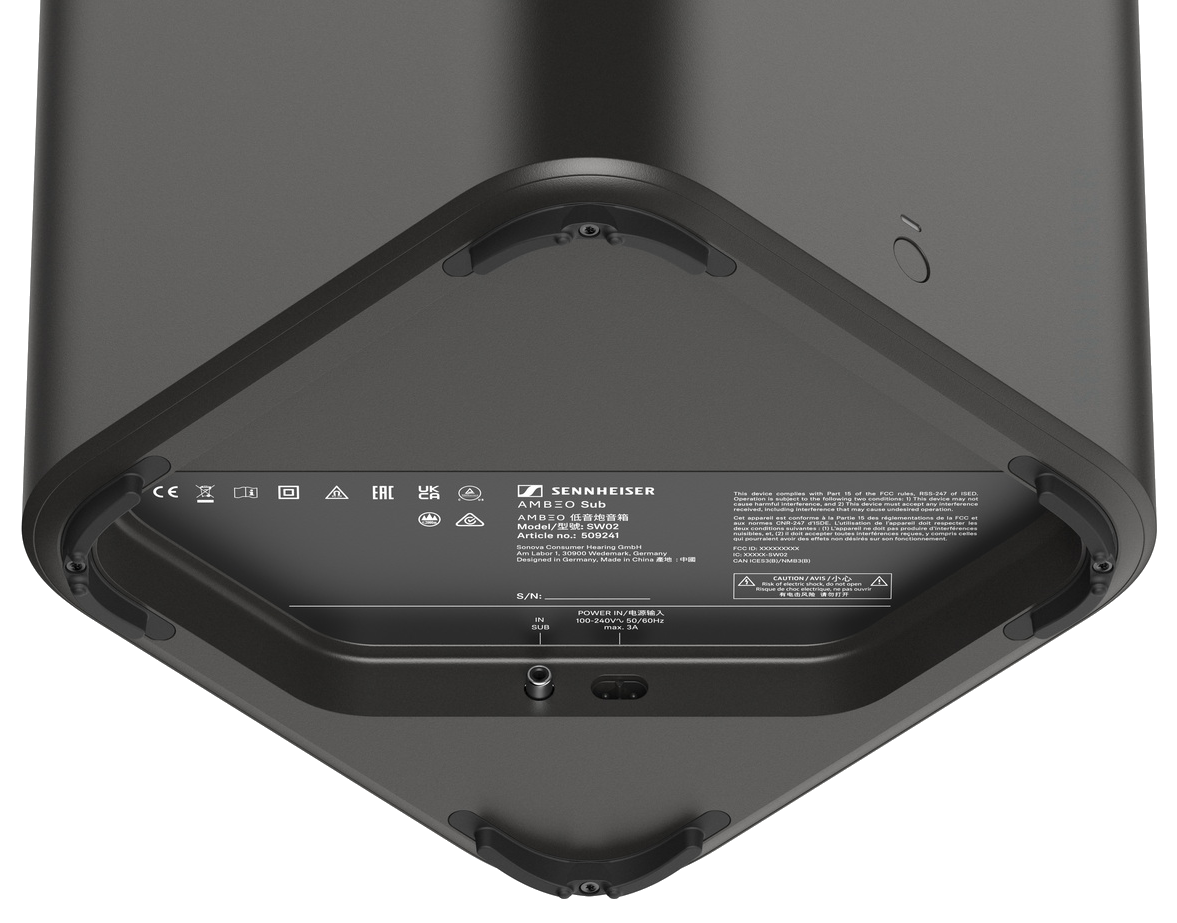 Fekete, szögletes mélynyomó alulnézete címkékkel.
