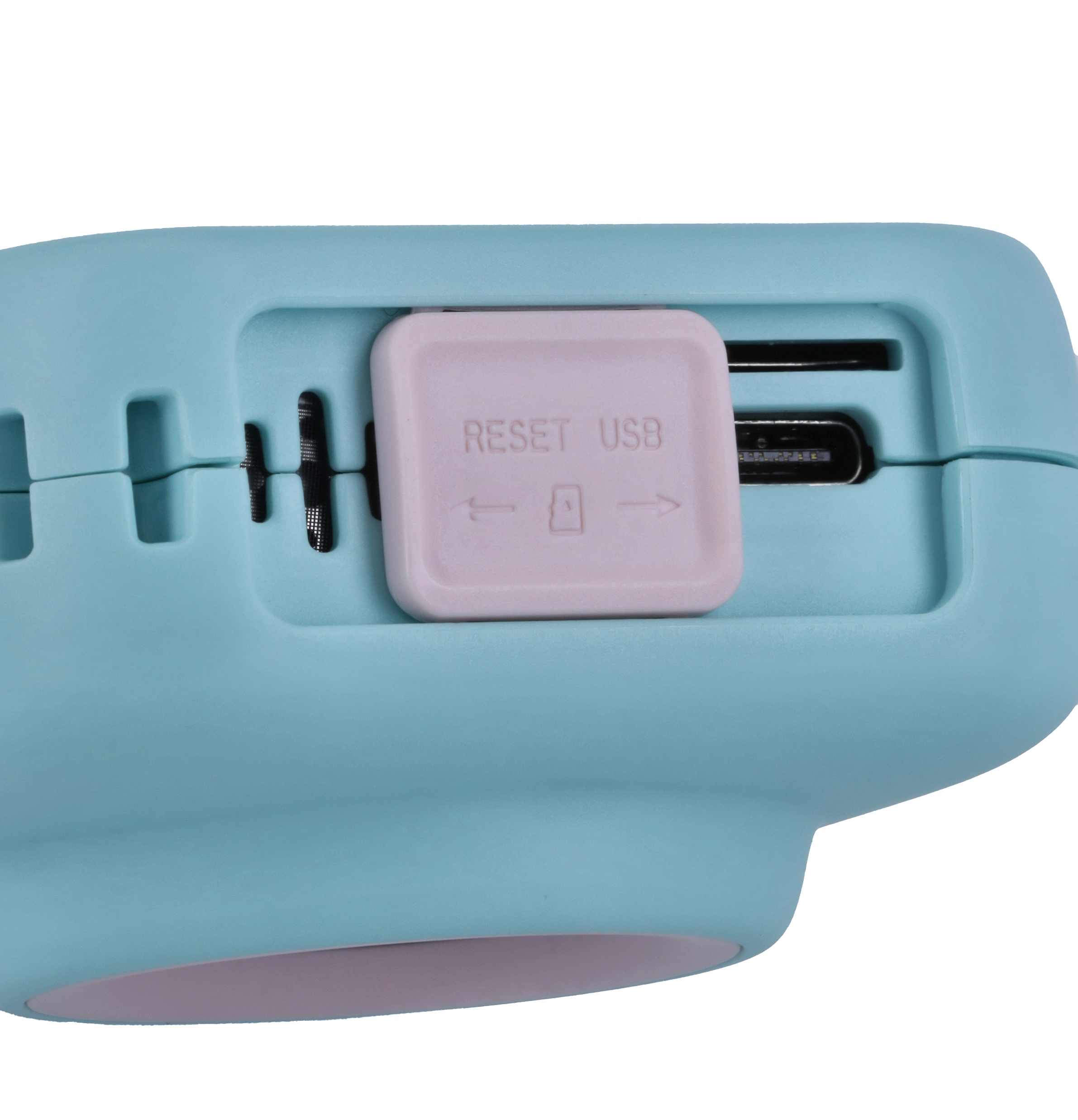 Nahaufnahme einer blauen Kamera mit rosa Reset-Taste und USB-Anschluss.