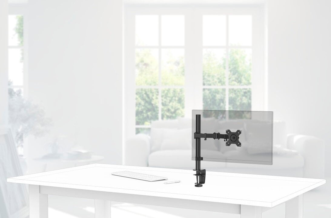 Monitor jest zamontowany na czarnym ramieniu, przymocowanym do białego biurka. Białe tło, z widocznym oknem.