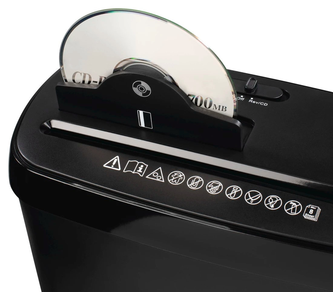 Czarna niszczarka do papieru z włożoną płytą CD. Niszczarka ma symbole ostrzegawcze i szczelinę na płytę CD.