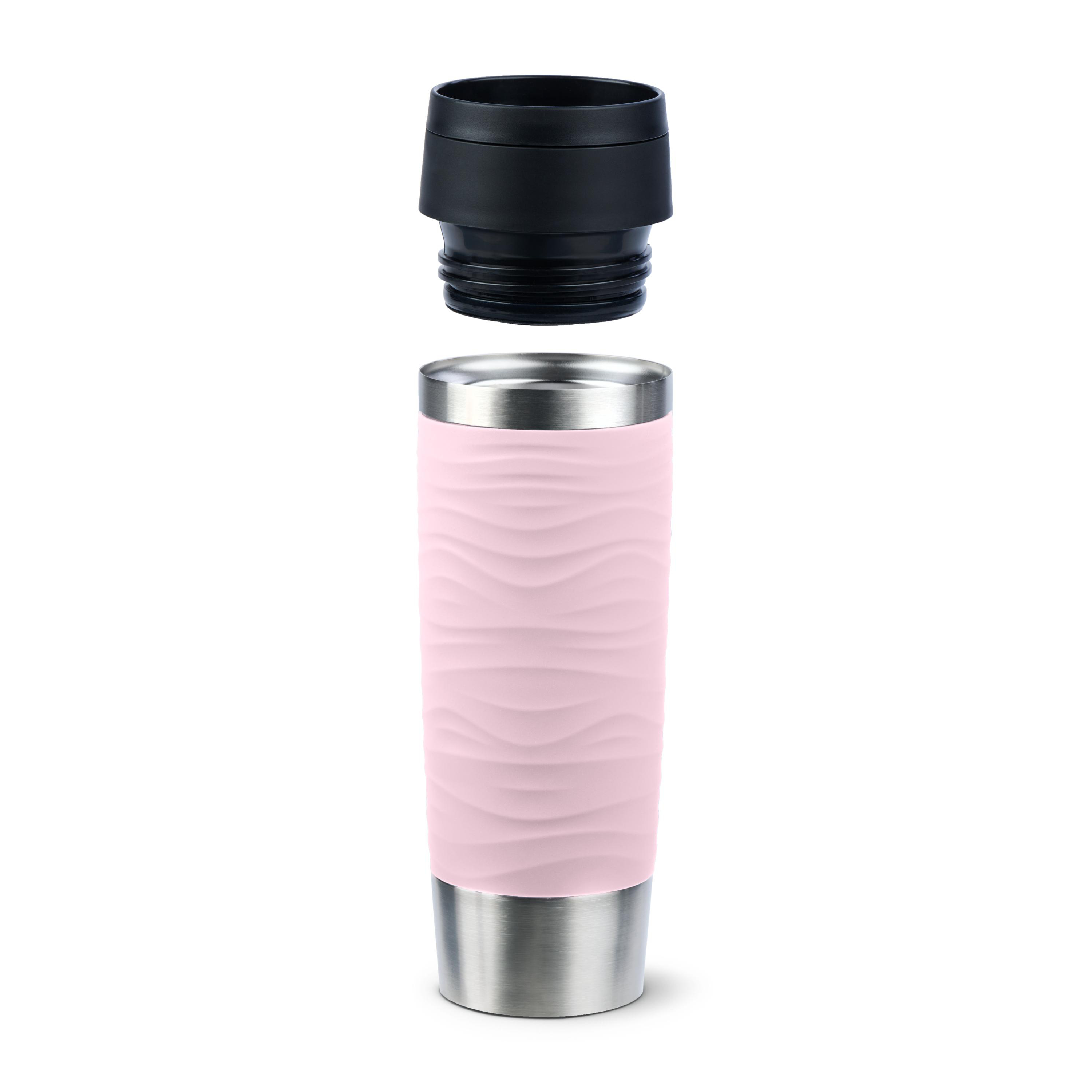 Rosa Reisebecher, obere Kappe abgenommen. Edelstahlbasis und wellenförmiges rosa Design.