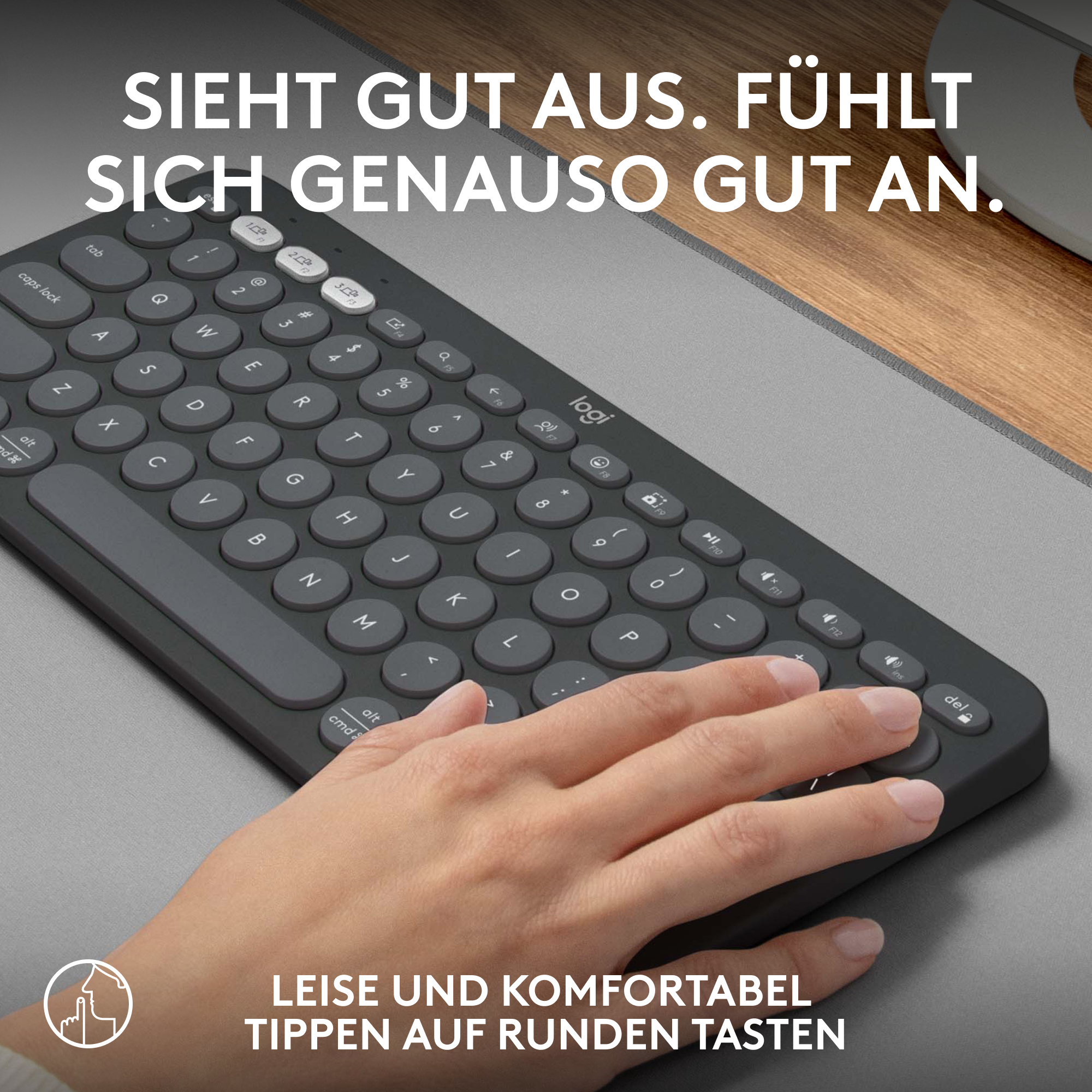 Die Hand einer Person auf einer grauen Tastatur. Darüber steht: „Sieht gut aus. Fühlt sich genauso gut an.“