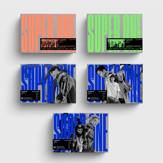 Vijf albumhoezen, elk met de tekst "SUPER M". Verschillende kleuren en afbeeldingen.