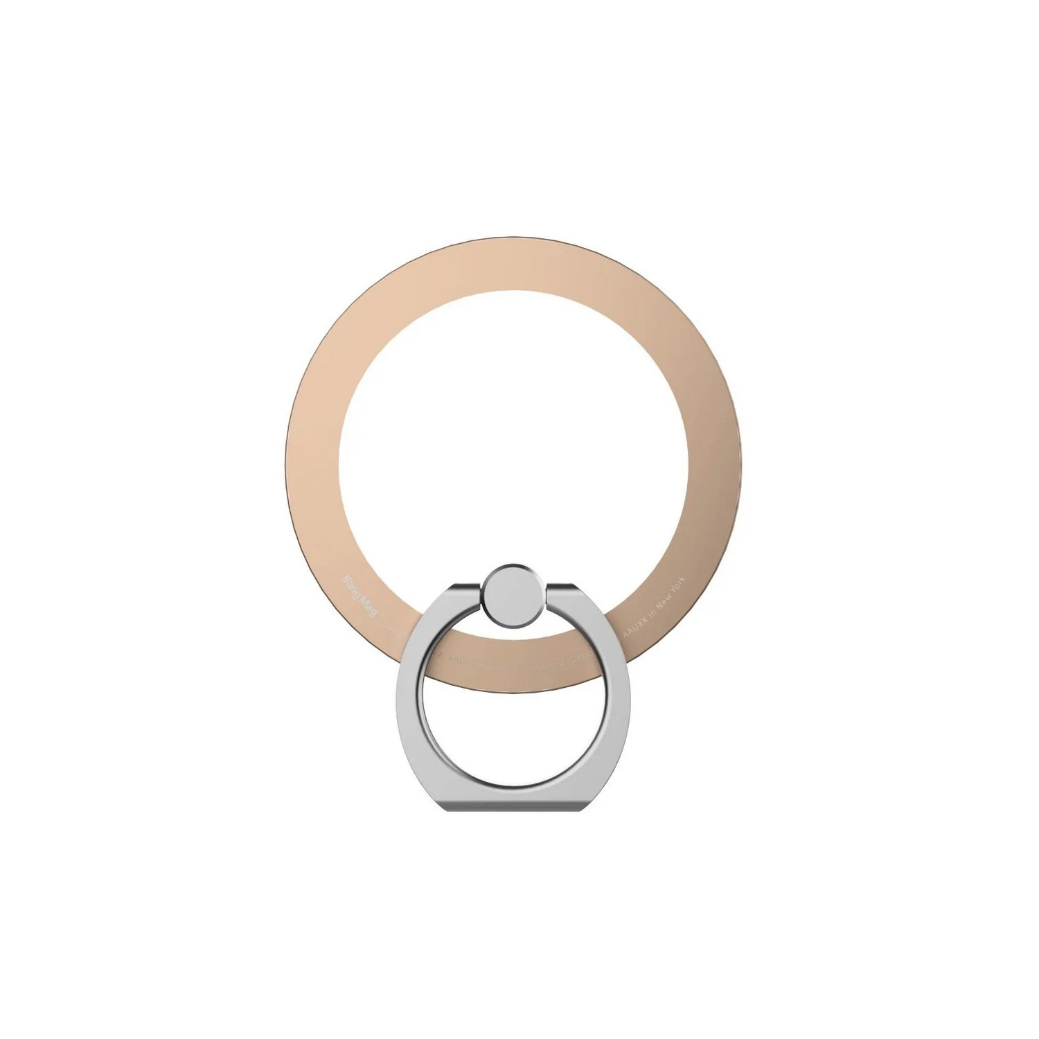 Une bague dorée avec un accessoire de bague argentée sur fond blanc, accessoire en forme d'anneau.