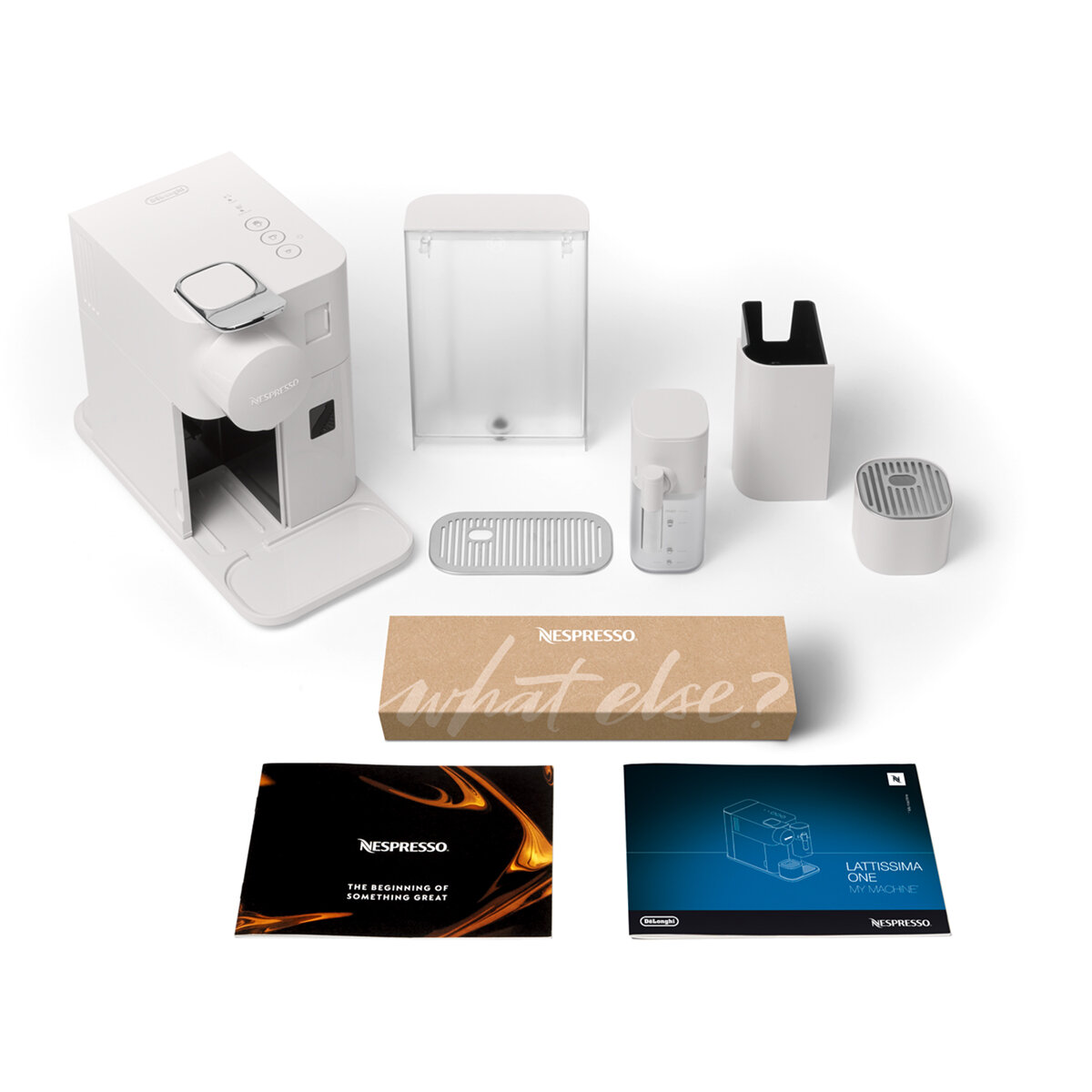 Ekspres do kawy Nespresso z komponentami i opakowaniem na białej powierzchni.