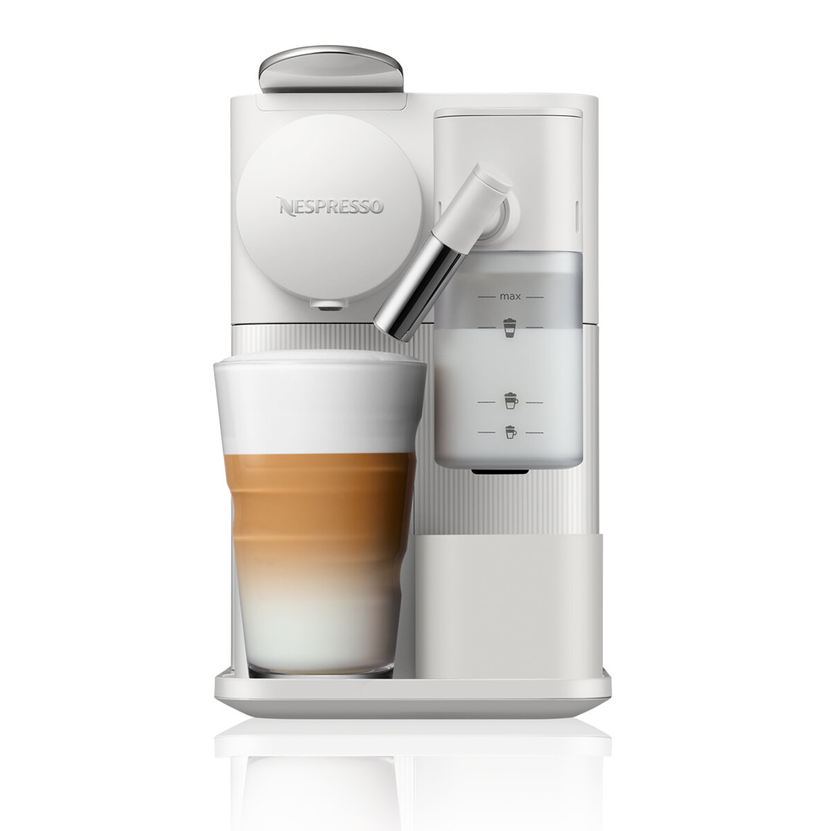 Biały ekspres Nespresso z latte w szklance.