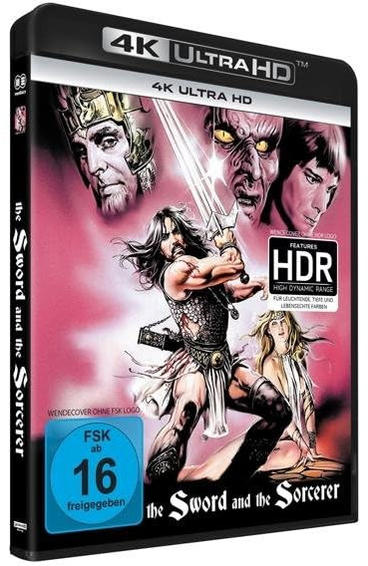 DVD-Hülle mit Filmposter, das einen Krieger mit Schwert vor rosa Hintergrund zeigt.