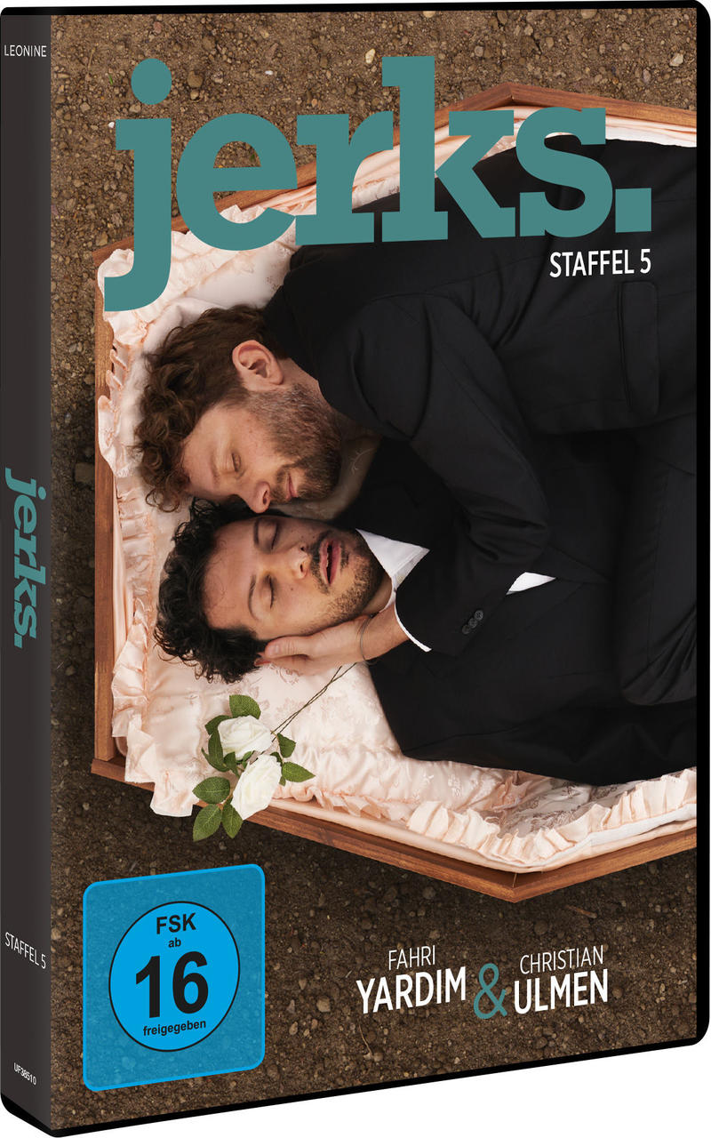 DVD-Cover für Jerks, Staffel 5. Zwei Männer im Anzug liegen in einem Sarg.