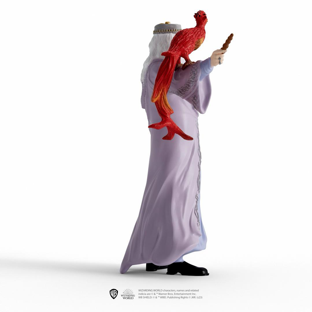Ein Zauberer mit einem Stab, mit einem roten Vogel auf seiner Schulter. Er trägt eine lila Robe.