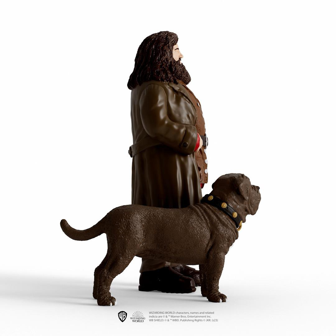 Statue von Hagrid und einem Hund. Hagrid steht, der Hund schaut nach oben.