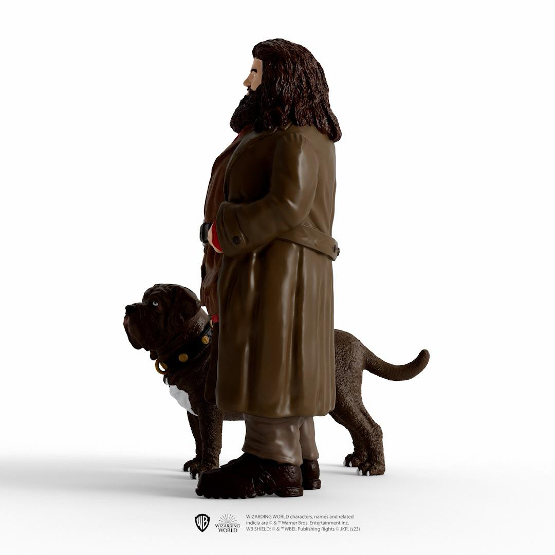 Figur von Hagrid mit Hund, beide braun, vor weißem Hintergrund stehend.
