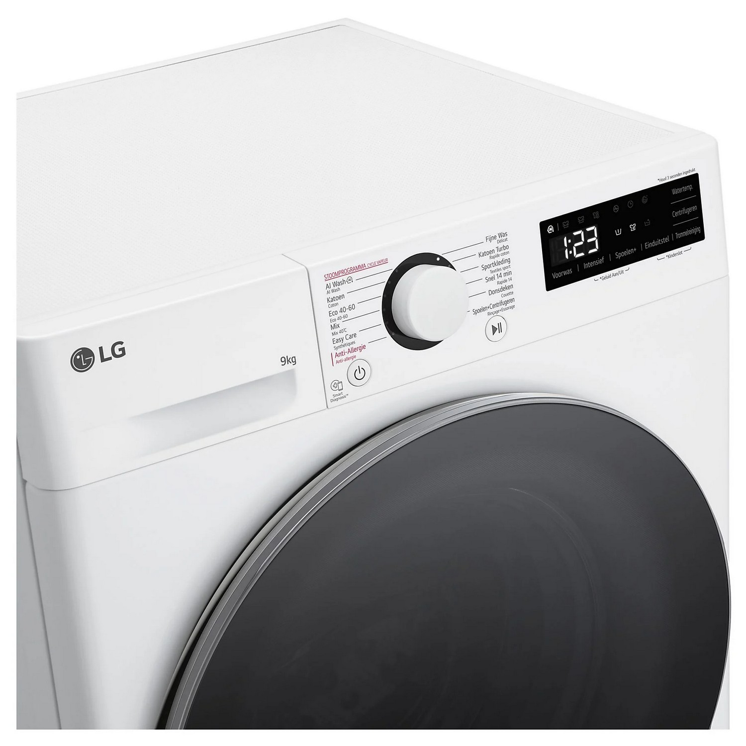 Witte LG wasmachine vooraanzicht, met bedieningspaneel dat wasinstellingen en display toont.