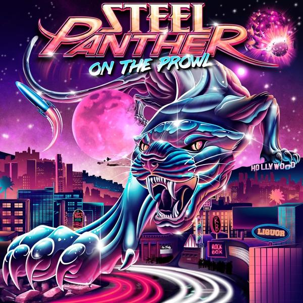 Album borító egy párduccal, városképpel, rózsaszín holddal, és a „STEEL PANTHER ON THE PROWL” felirattal.